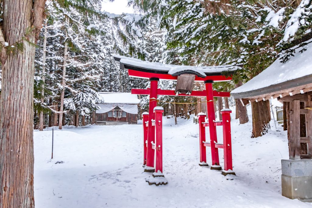 Best Time to Visit Japan: The entrance gate to temple Shrine in Nagano, Japan during the winter season